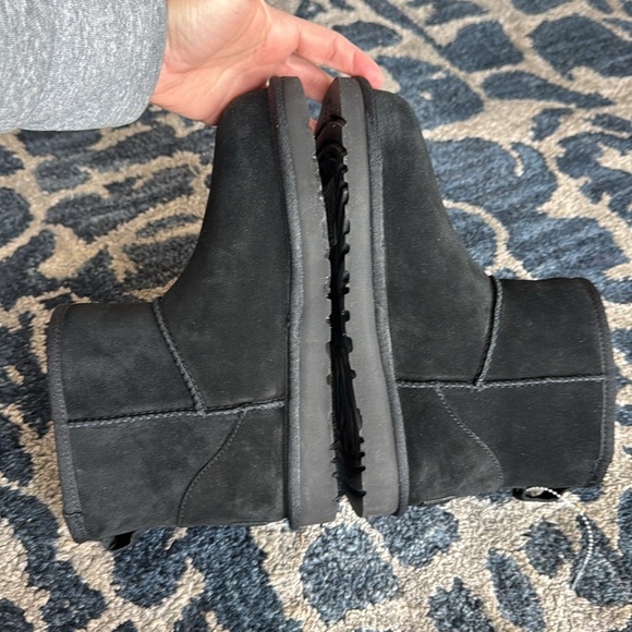 Ugg Women’s Classic Suede Leather Logo Rubber Mini Boots/Booties Sz 7 Black New - Picture 8 of 10